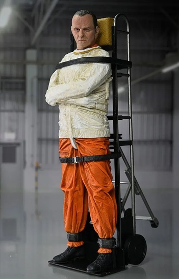 neca-the-silence-of-the-lambs-action-dr.-hannibal-lecter-masked-figure-18-cmedit576186663538121